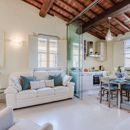 Helene Smart Flat With Elevator Inside Lucca Apartment Bagian luar foto