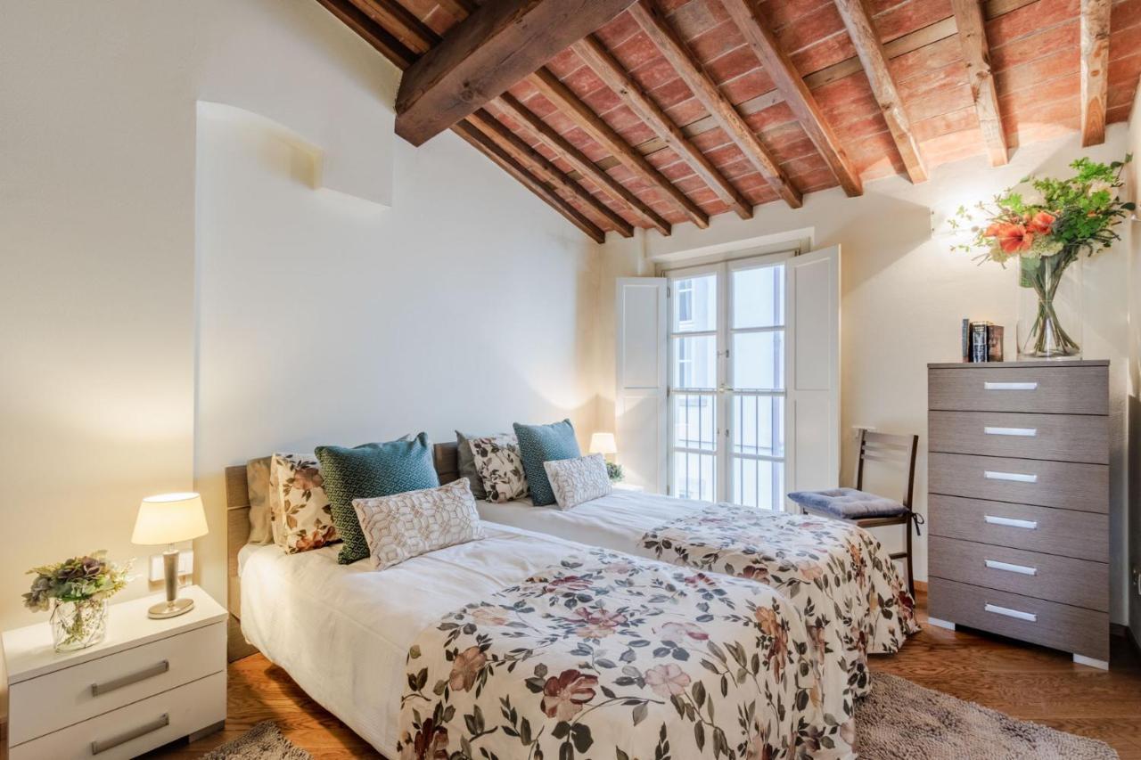 Helene Smart Flat With Elevator Inside Lucca Apartment Bagian luar foto